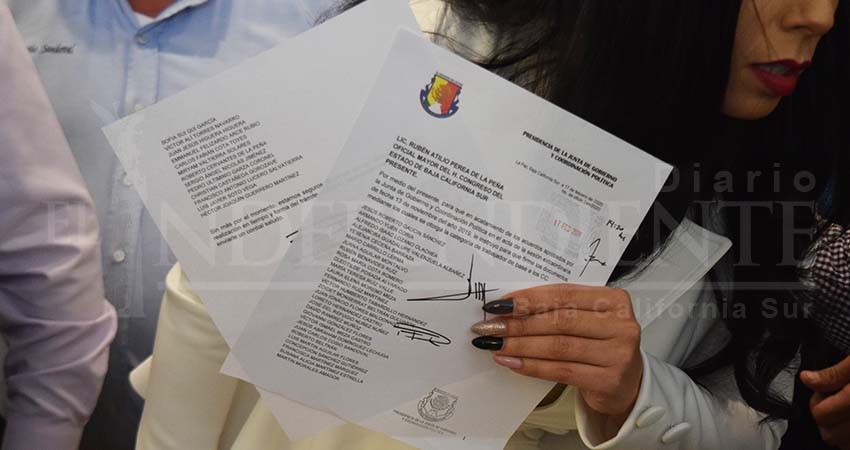 Estas son las 42 plazas que intentó “otorgar” Perla Flores en el Congreso de BCS