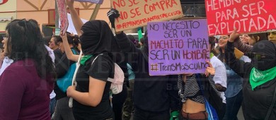 Histórica convocatoria en marcha feminista de La Paz por el día de la mujer