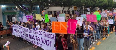 Histórica convocatoria en marcha feminista de La Paz por el día de la mujer