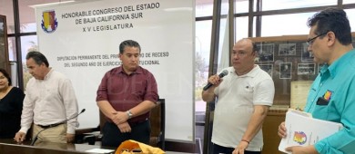 Bloquea Policía Estatal cambio de mandos del Congreso BCS