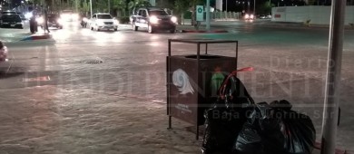 Descuidados y destruidos contenedores de la zona turística de CSL 