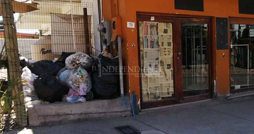 “Así no podemos regresar”, Zona turística de CSL inicia la semana con basura