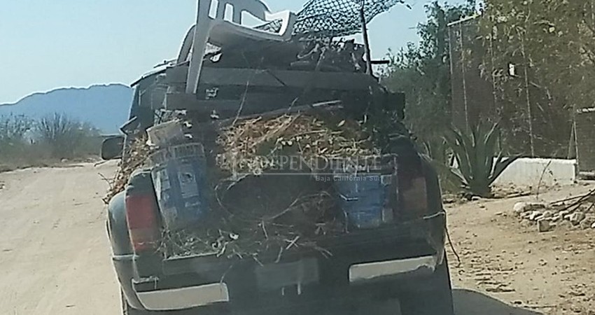 Le retiran Ford Ranger por tirar escombro y basura en el Centenario