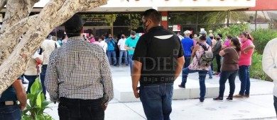 De nuevo... Revientan instalaciones del Congreso: Evitan juicio político