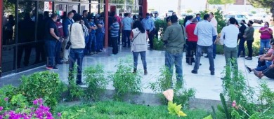 De nuevo... Revientan instalaciones del Congreso: Evitan juicio político