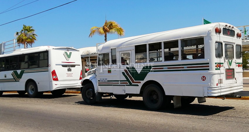 Hartos de pleitos con el pasajero transportistas de Los Cabos  