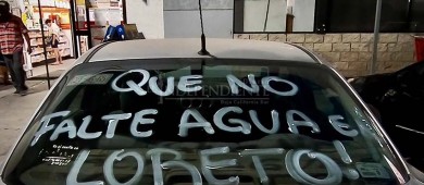 Voluntarios en Loreto regalan cubrebocas y exigen agua potable