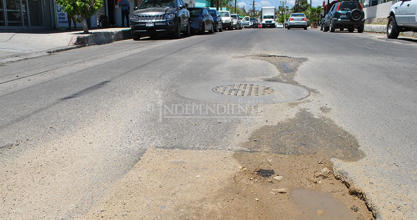 En la Primero de Mayo está “pendiente” la reparación de baches y pavimento dañado por OOMSAPASLC 