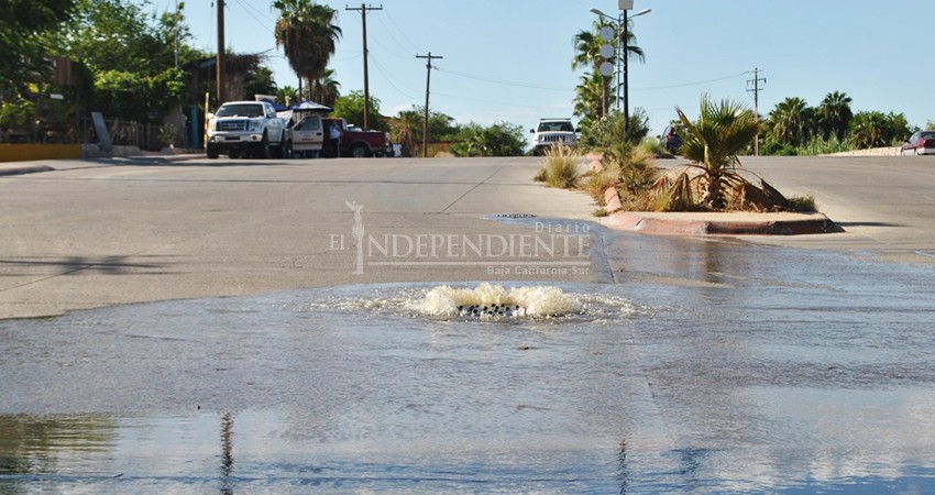 Desborde de aguas residuales, paisaje común en colonias de Los Cabos  