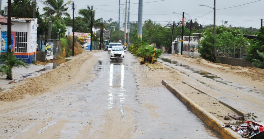 Lo de siempre que llueve, las precipitaciones dejan calles empantanadas en SJC  