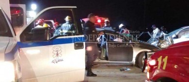 Encontronazo vehicular deja 3 lesionados; uno de gravedad