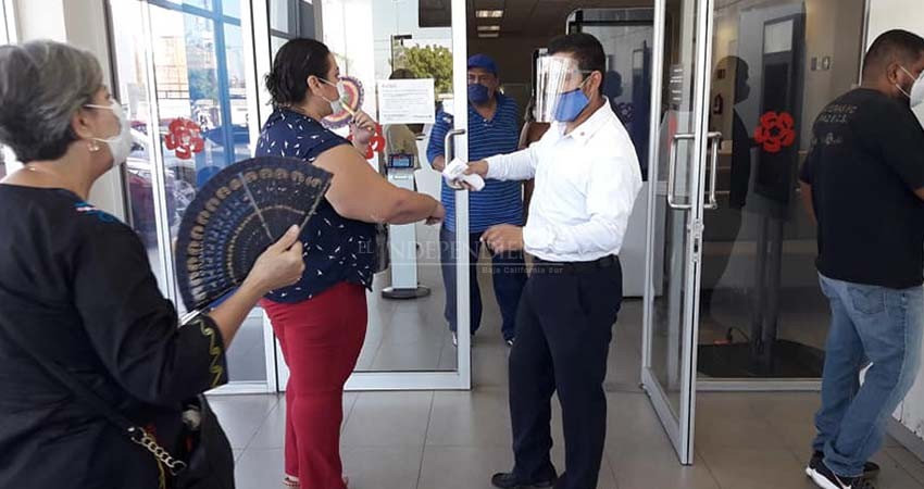 Gobierno del Estado paga a profesores con cheques sin fondos