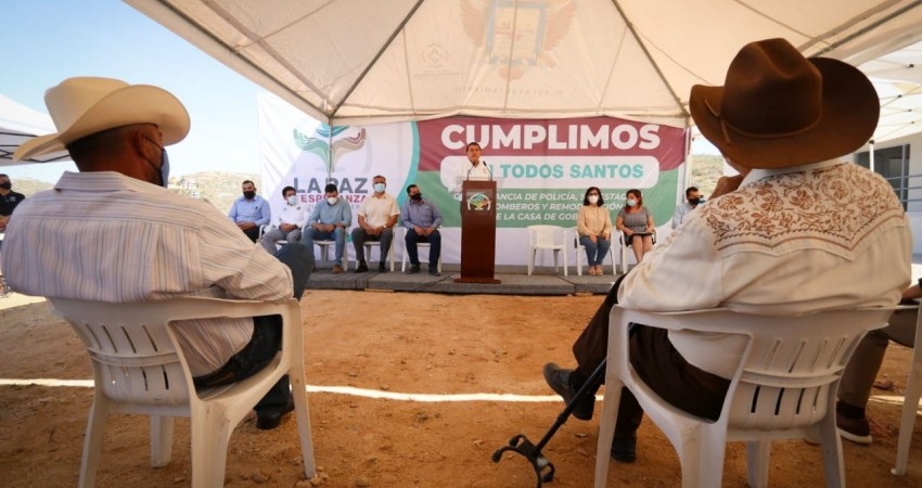 Entrega el Presidente Municipal de La Paz, obras en la comunidad de Todos Santos