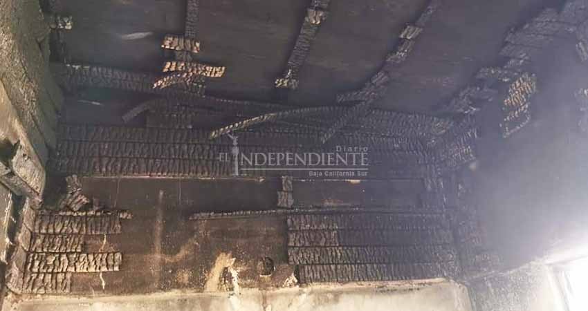 Rescatan a hombre de voraz incendio provocado por una veladora de altar