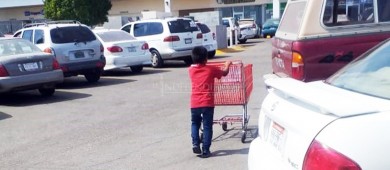 Menores de edad “franelean” en semáforos de CSL