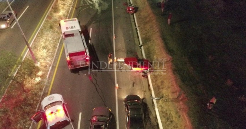 Impresionante accidente en la Transpeninsular: Vehículo se parte en dos y otro más se incendia 