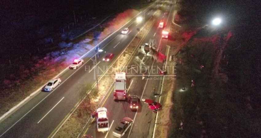 Impresionante accidente en la Transpeninsular: Vehículo se parte en dos y otro más se incendia 