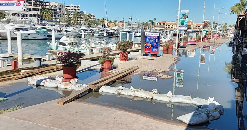 Desesperante y molesto derrame de aguas negras en marina de CSL  