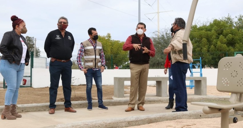 Entrega el alcalde de La Paz, nuevo parque en El Zacatal