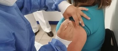 Se aplica primera vacuna contra COVID en BCS