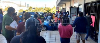 Grandes filas y aglomeraciones en el INE de Santa Rosa