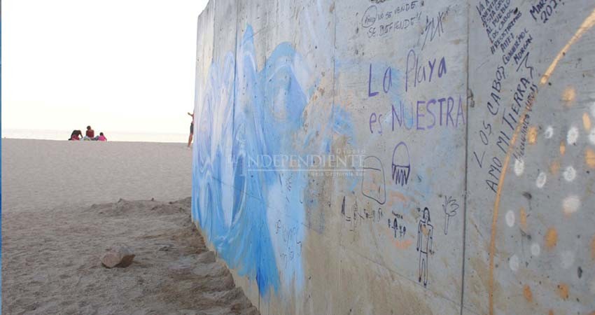 Mediante arte y cultura en el muro de Costa Azul, persiste la sociedad en derribarlo 