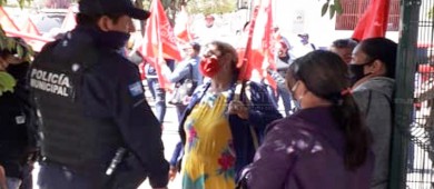 Querían saber qué pasó con su “apoyo alimentario” y les echaron a la policía