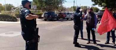 Querían saber qué pasó con su “apoyo alimentario” y les echaron a la policía