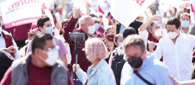 Abrazos, aglomeraciones y zafarranchos en registros de candidaturas en BCS 