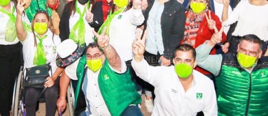 Abrazos, aglomeraciones y zafarranchos en registros de candidaturas en BCS 