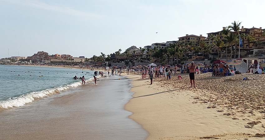 Incumplen en playa El Médano medidas contra COVID-19  