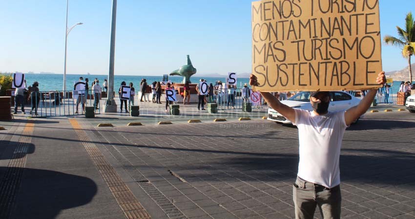 “No somos un estacionamiento”: Protestan ciudadanos por mega cruceros en La Paz