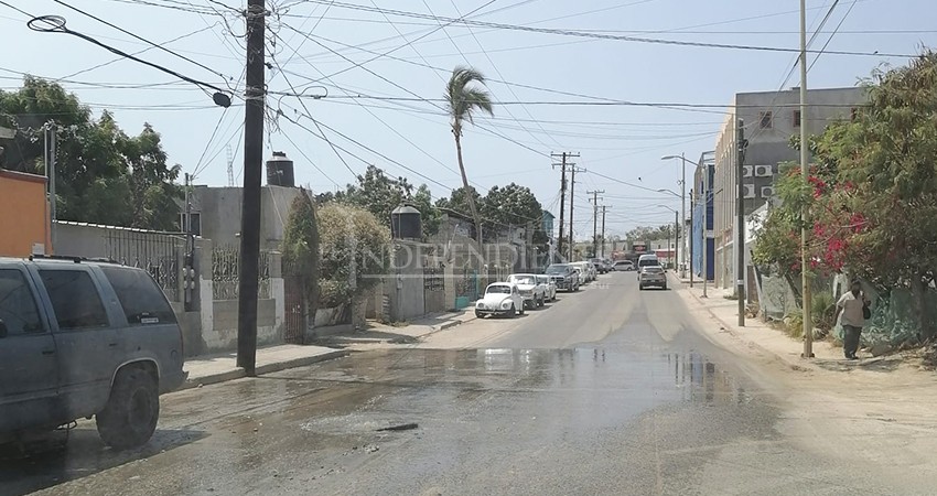 Siguen aguas negras afectando a colonias de Cabo San Lucas 