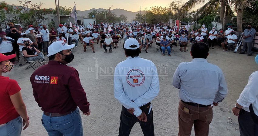 Vecinos de La Ballena refrendan su apoyo al candidato del pueblo profesor Oscar Leggs