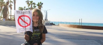 Ciudadanos se manifiestan contra mega cruceros en La Paz