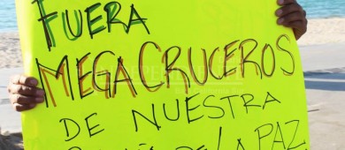 Ciudadanos se manifiestan contra mega cruceros en La Paz