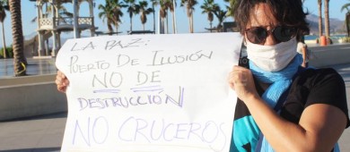 Ciudadanos se manifiestan contra mega cruceros en La Paz