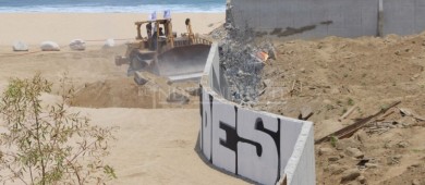 Cae el muro de Costa Azul en SJC