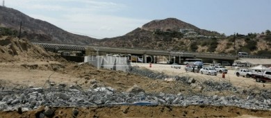 Cae el muro de Costa Azul en SJC