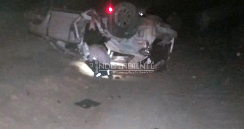 Carretera se tiñe de rojo; tres muertos por volcadura en la Mesa de Santa Anita 