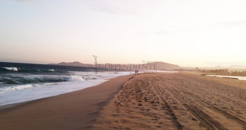 El mar está “brincando” la barra arenosa del estero de SJC  