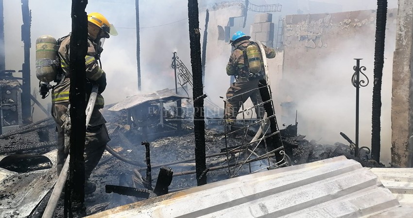 Otro incendio que deja sin hogar a una familia de Cabo San Lucas