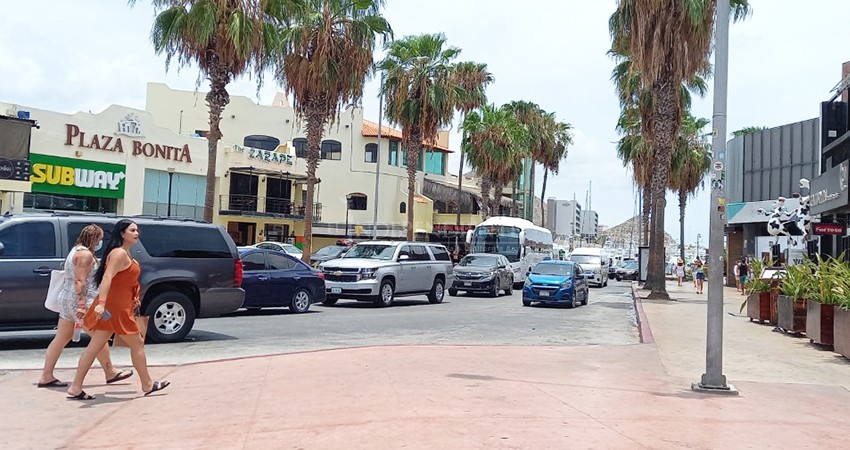 Negocios del centro colocan letreros para advertir que son videovigilados 