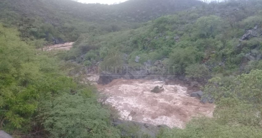 A salvo los 4 menores que se llevó el arroyo en San Blas