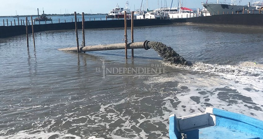 Sin dar explicación, API intenta ganar terreno al mar en El Manglito