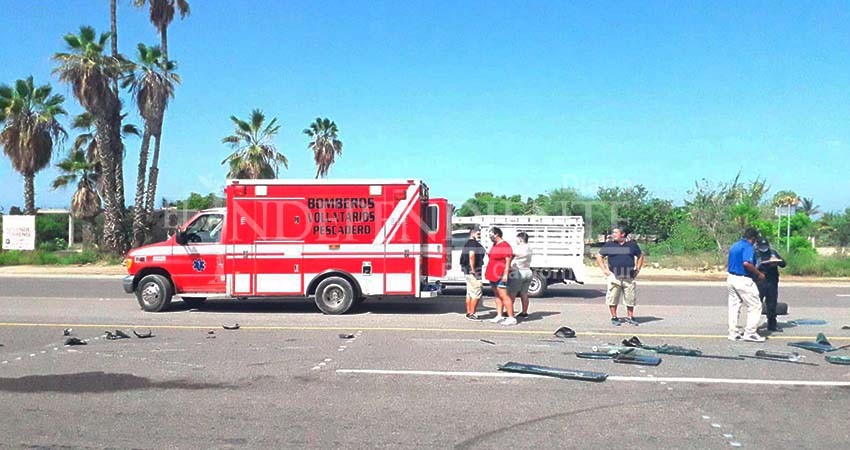 Chofer sufre fractura de cadera al caer de la caja de su tráiler 