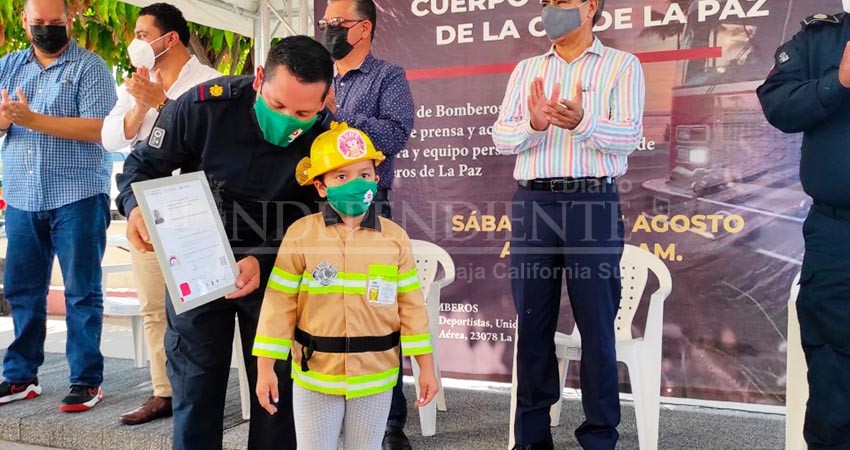 Entrega patronato carro-escalera al Heroico Cuerpo de Bomberos de La Paz