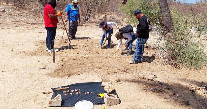 Existen más de 228 cuerpos en fosas comunes y sin identificar: familiares de desaparecidos