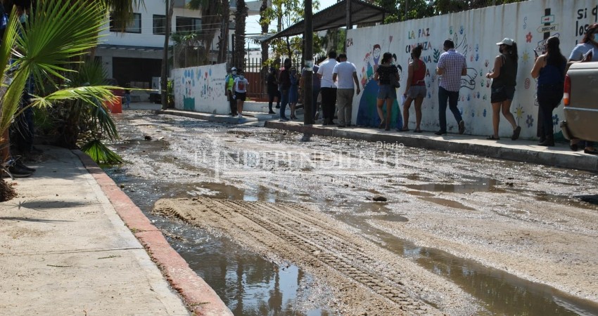 Entre ríos de aguas negras reinició la jornada de vacunación anticovid 