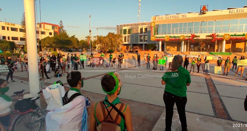 Que se deje de criminalizar a las mujeres que deciden abortar en BCS, piden colectivas